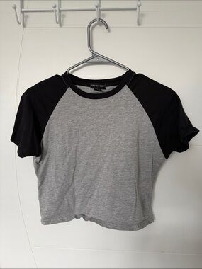 Sporty Raglan Tee - Black & Gray